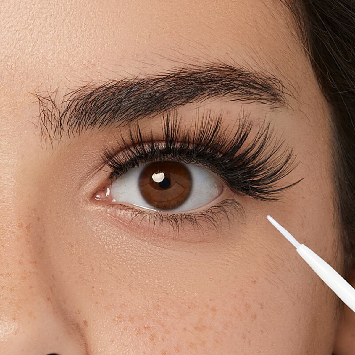 24HR STRIP EYELASH ADHESIVE-CLEAR - KISS