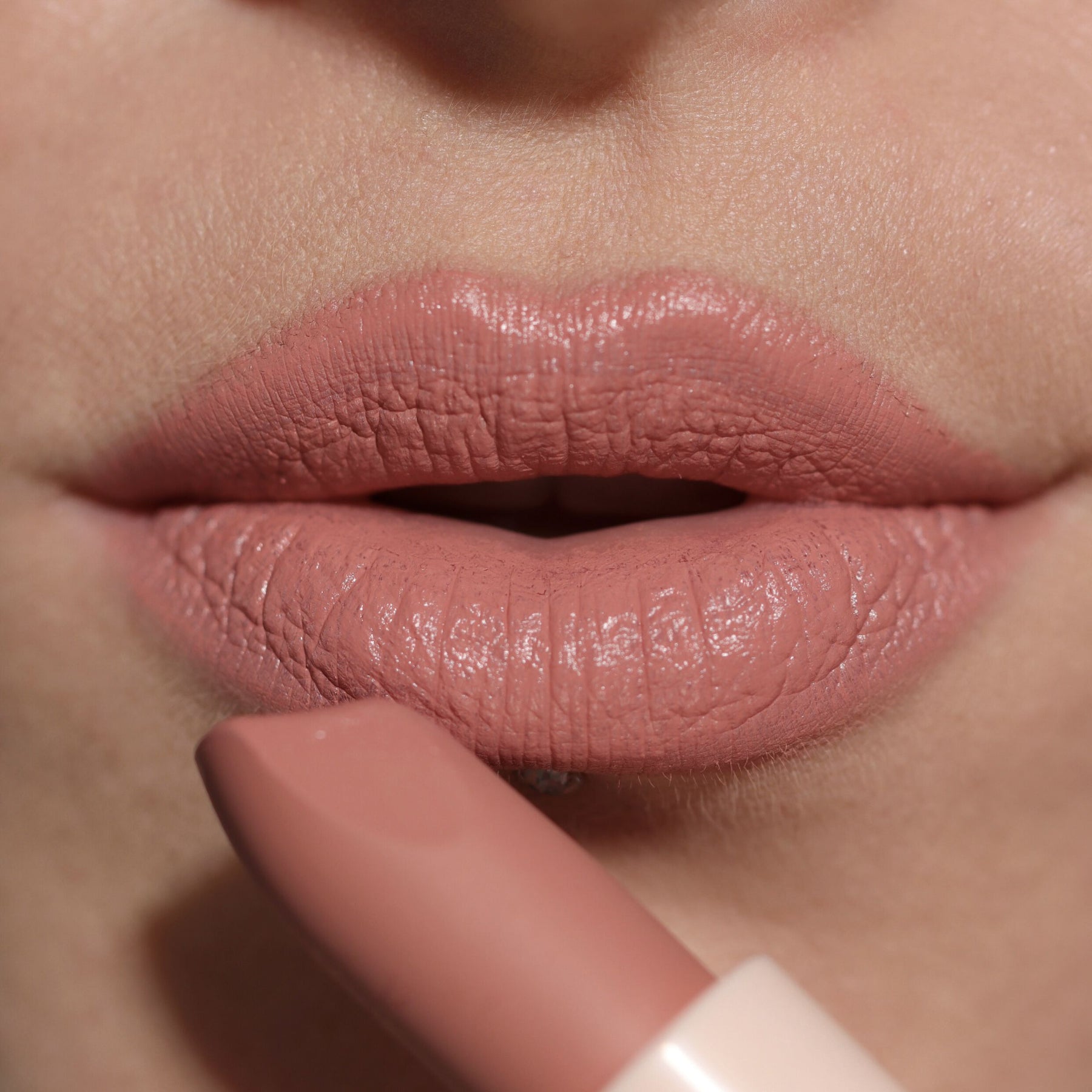 LABIAL EN BARRA LIP ALLURE SOFT SATIN - MAKEUP REVOLUTION