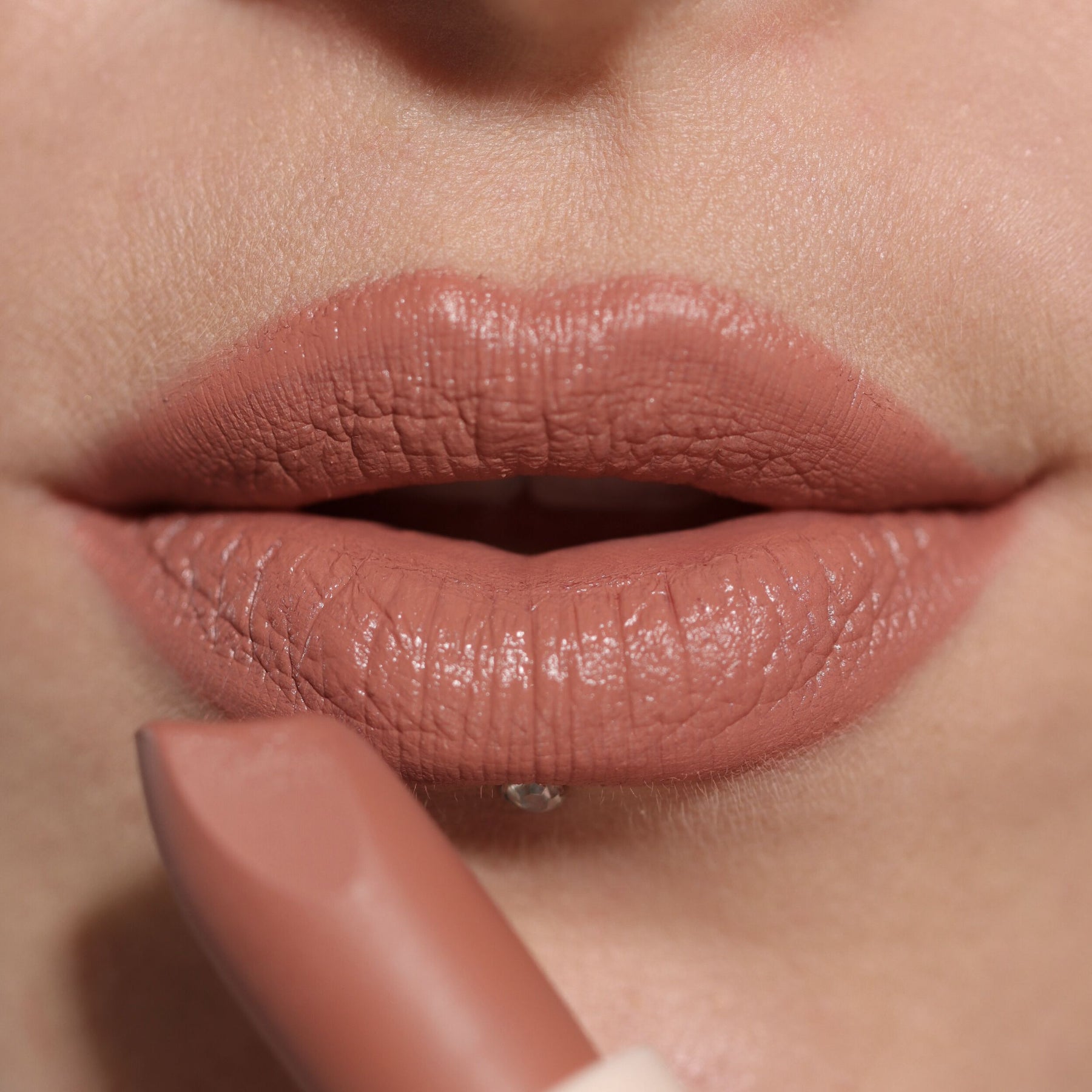 LABIAL EN BARRA LIP ALLURE SOFT SATIN - MAKEUP REVOLUTION