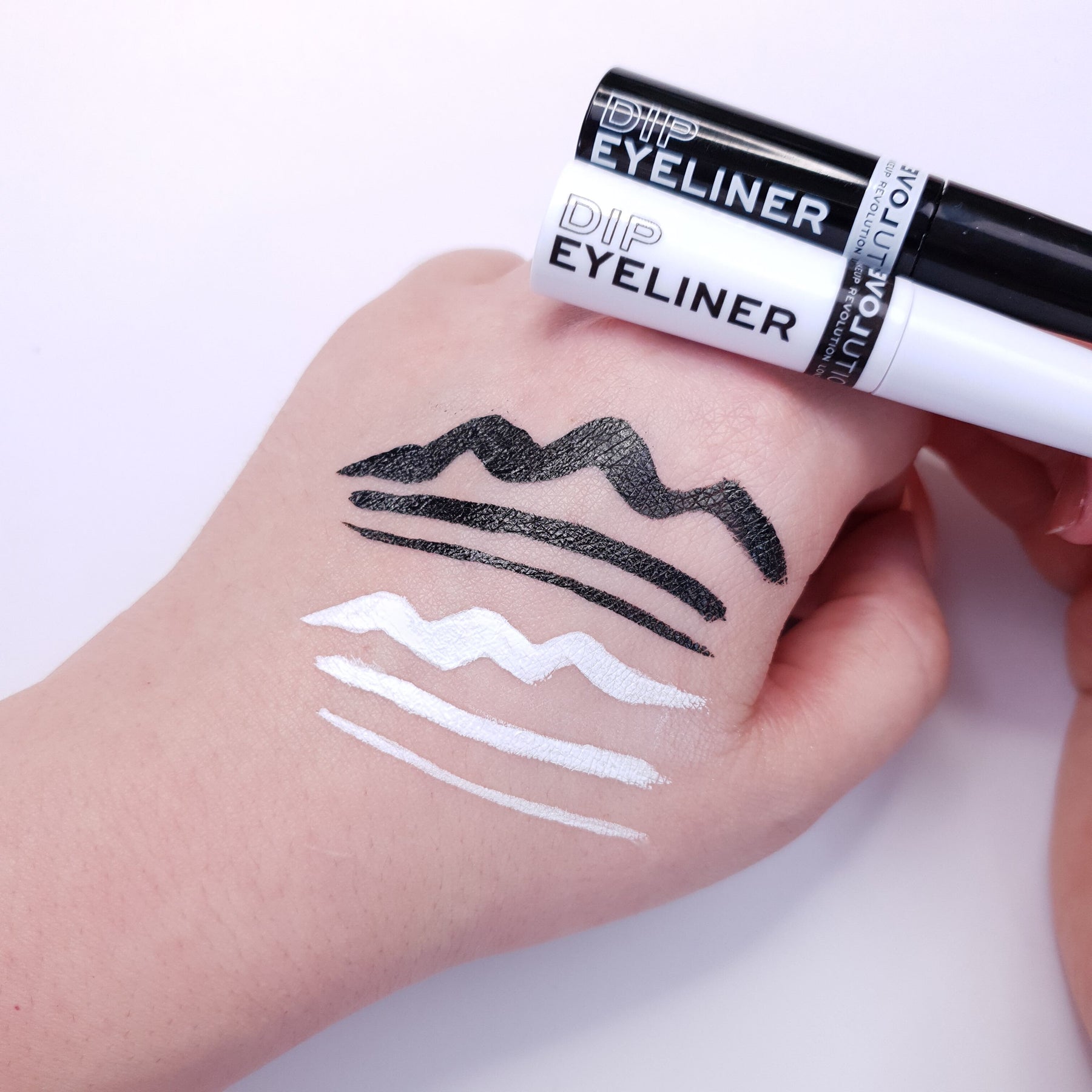 DELINEADOR DE OJOS DIP EYELINER - OUTLET RELOVE