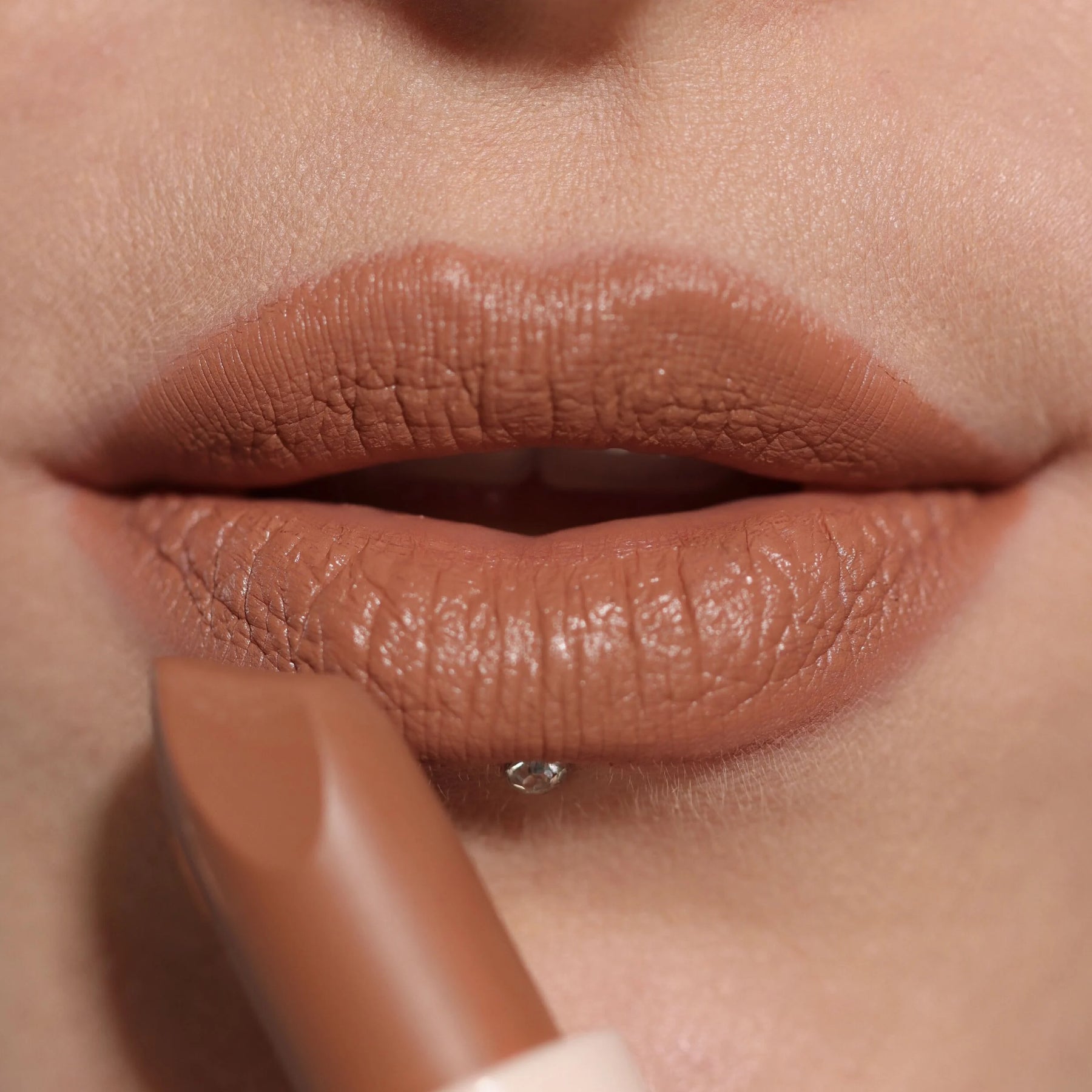 LABIAL EN BARRA LIP ALLURE SOFT SATIN - MAKEUP REVOLUTION