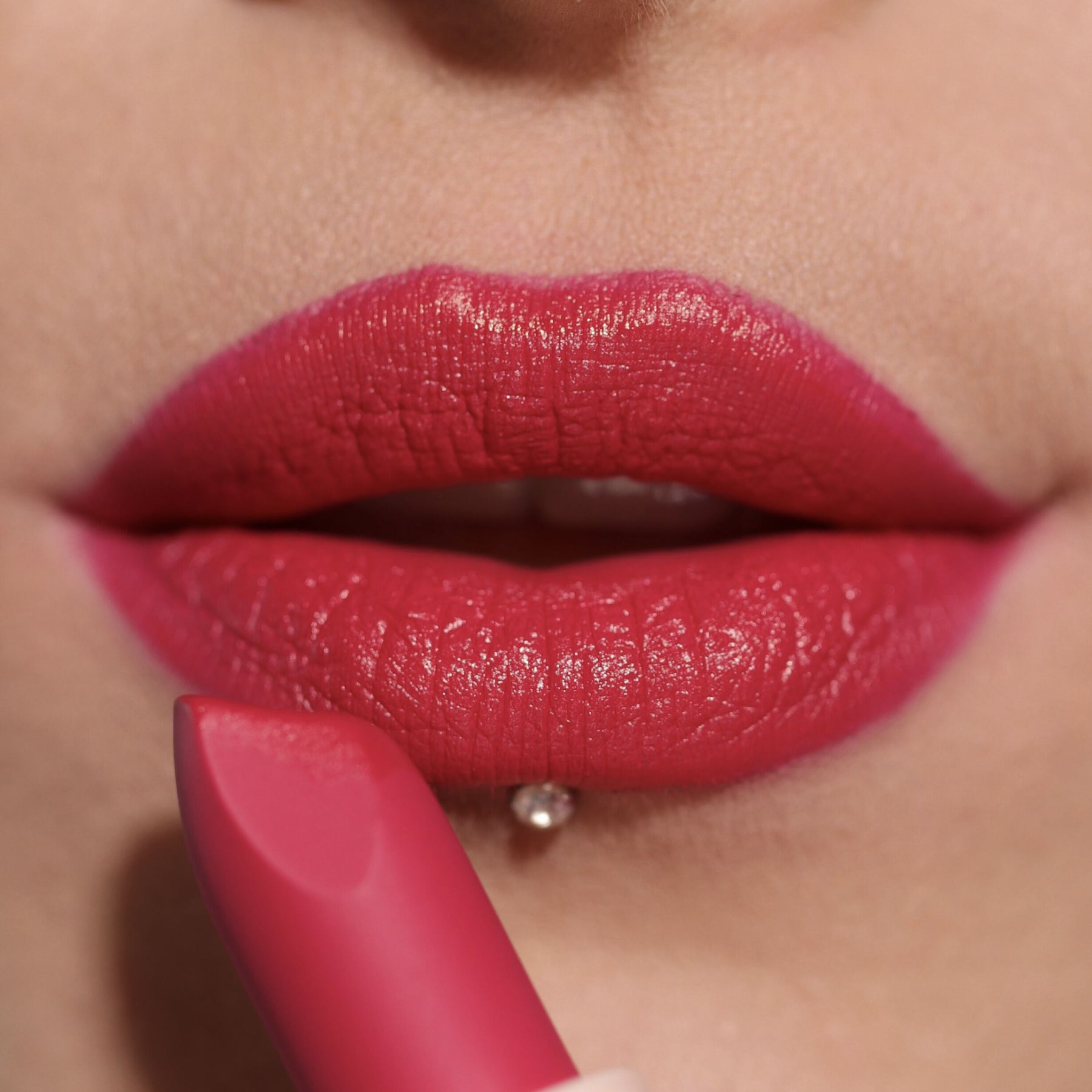 LABIAL EN BARRA LIP ALLURE SOFT SATIN - MAKEUP REVOLUTION