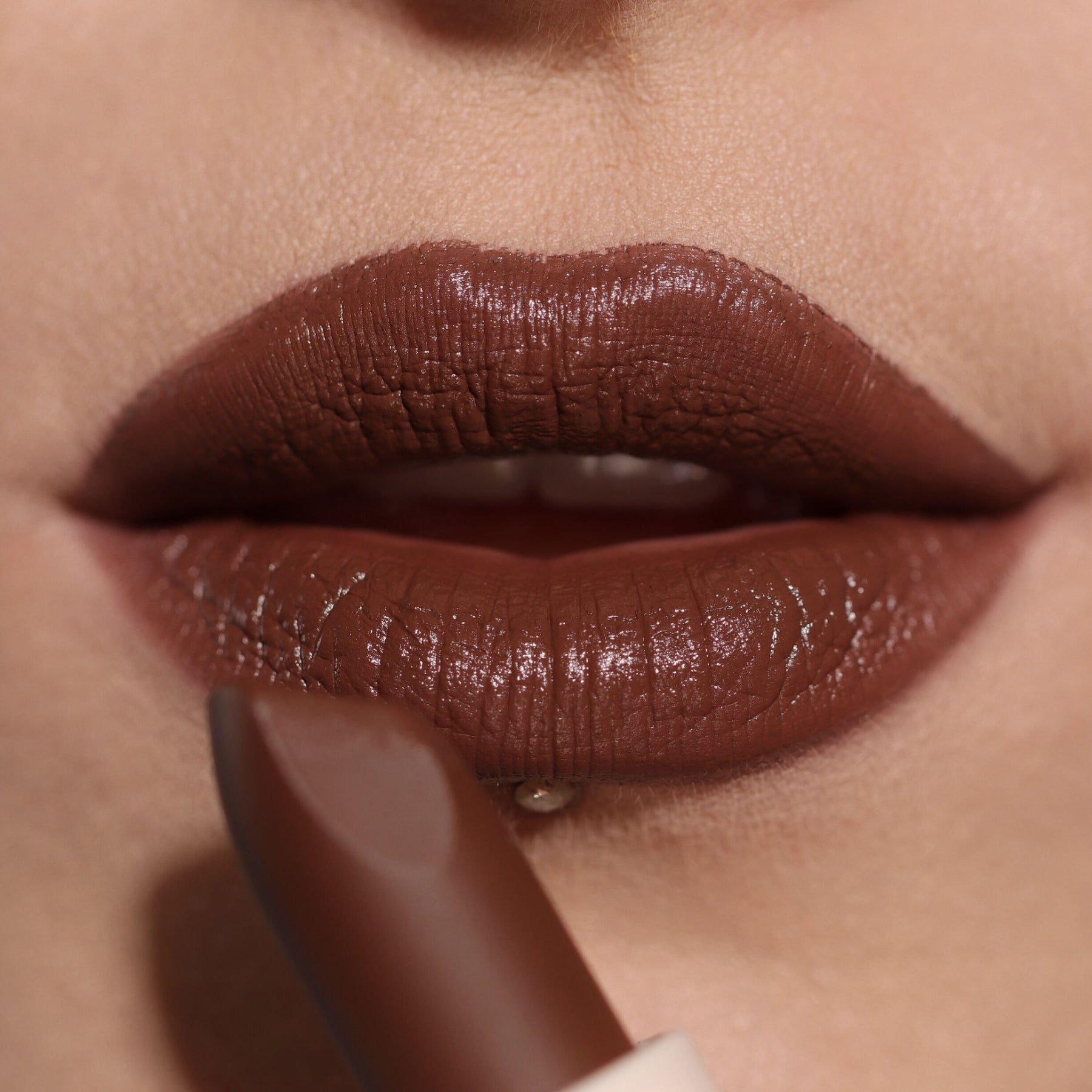 LABIAL EN BARRA LIP ALLURE SOFT SATIN - MAKEUP REVOLUTION