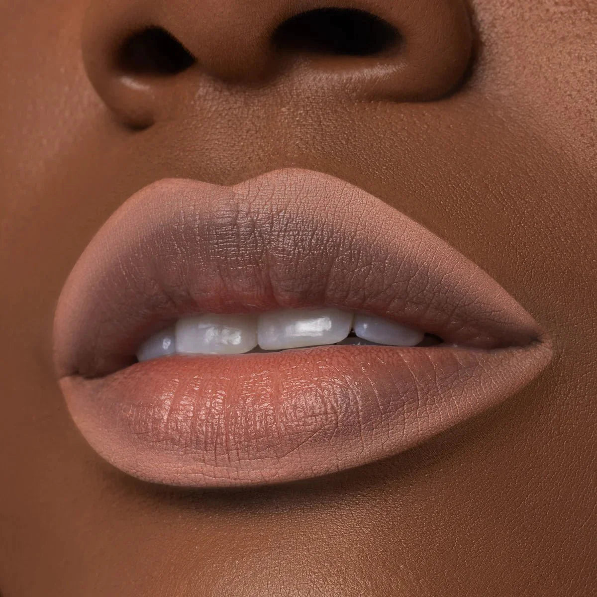 NUDE X DELINEADOR DE LABIOS MATTE - BEAUTY CREATIONS