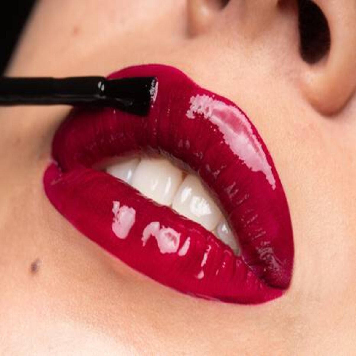 SHINE LOUD PRO PIGMENT LIP SHINE IN CHARGE - NYX PROFESSIONAL MAKEUP
