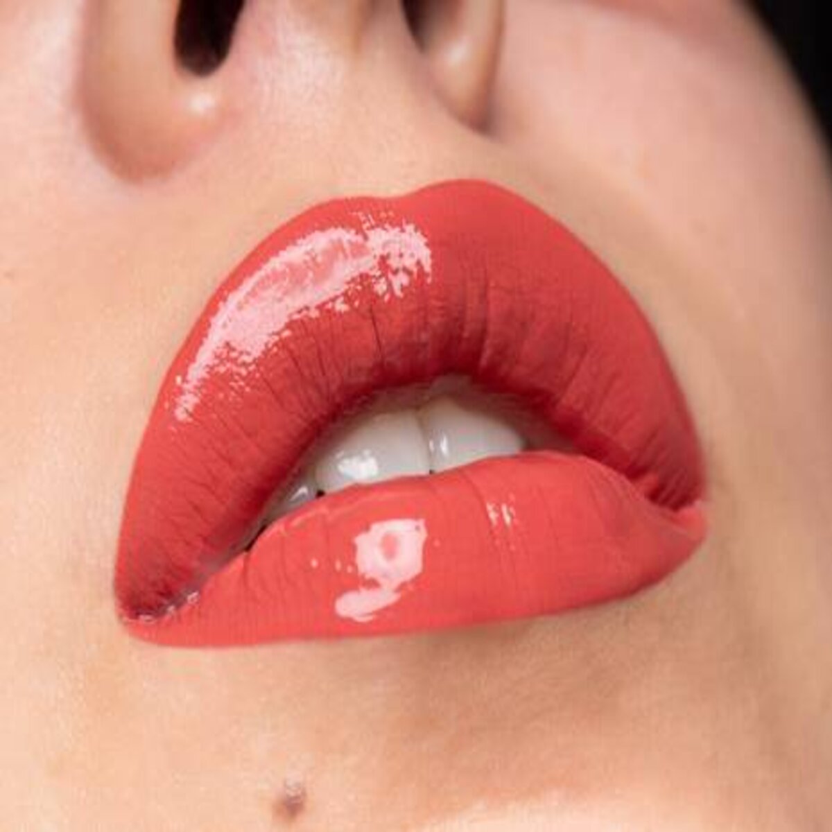 SHINE LOUD PRO PIGMENT LIP SHINE LIFE GOALS NYX PROFESSIONAL MAKEUP
