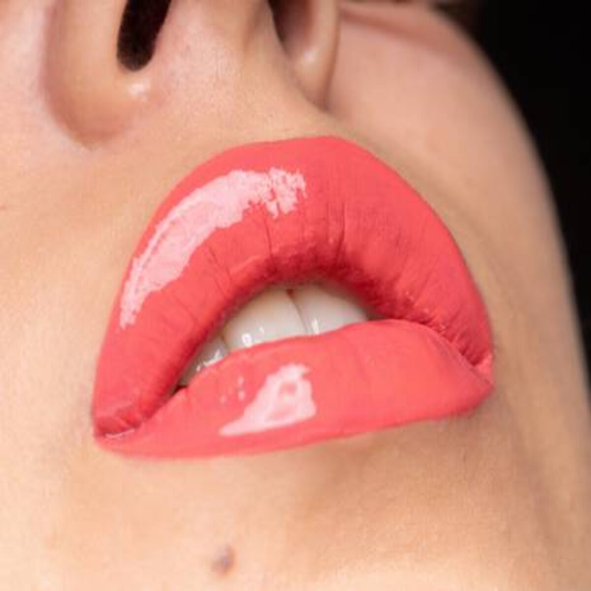 SHINE LOUD PRO PIGMENT LIP SHINE MOVIN UP - NYX PROFESSIONAL MAKEUP