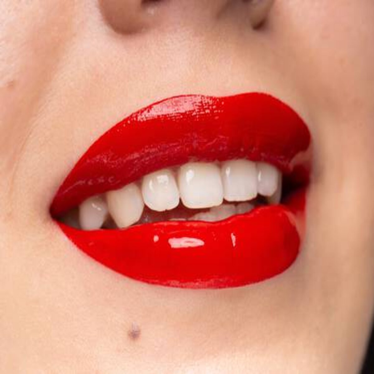 SHINE LOUD PRO PIGMENT LIP SHINE REBEL IN RED - NYX PROFESSIONAL MAKEUP