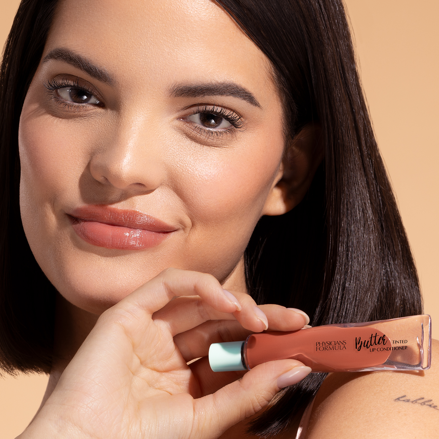 BÁLSAMO PARA LABIOS CON COLOR BUTTER LIP - PHYSICIANS FORMULA