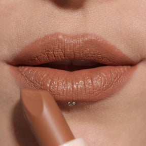 LABIAL EN BARRA LIP ALLURE SOFT SATIN - MAKEUP REVOLUTION